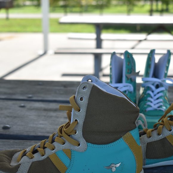 **CLEARANCE** Creative Rec Sneakers - Picture 4 of 11